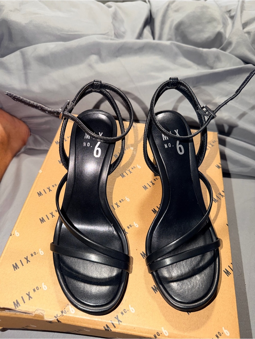 Mix No. 6 Harlow Black Ankle Strap Block Heel Sandals Women’s Size 6M